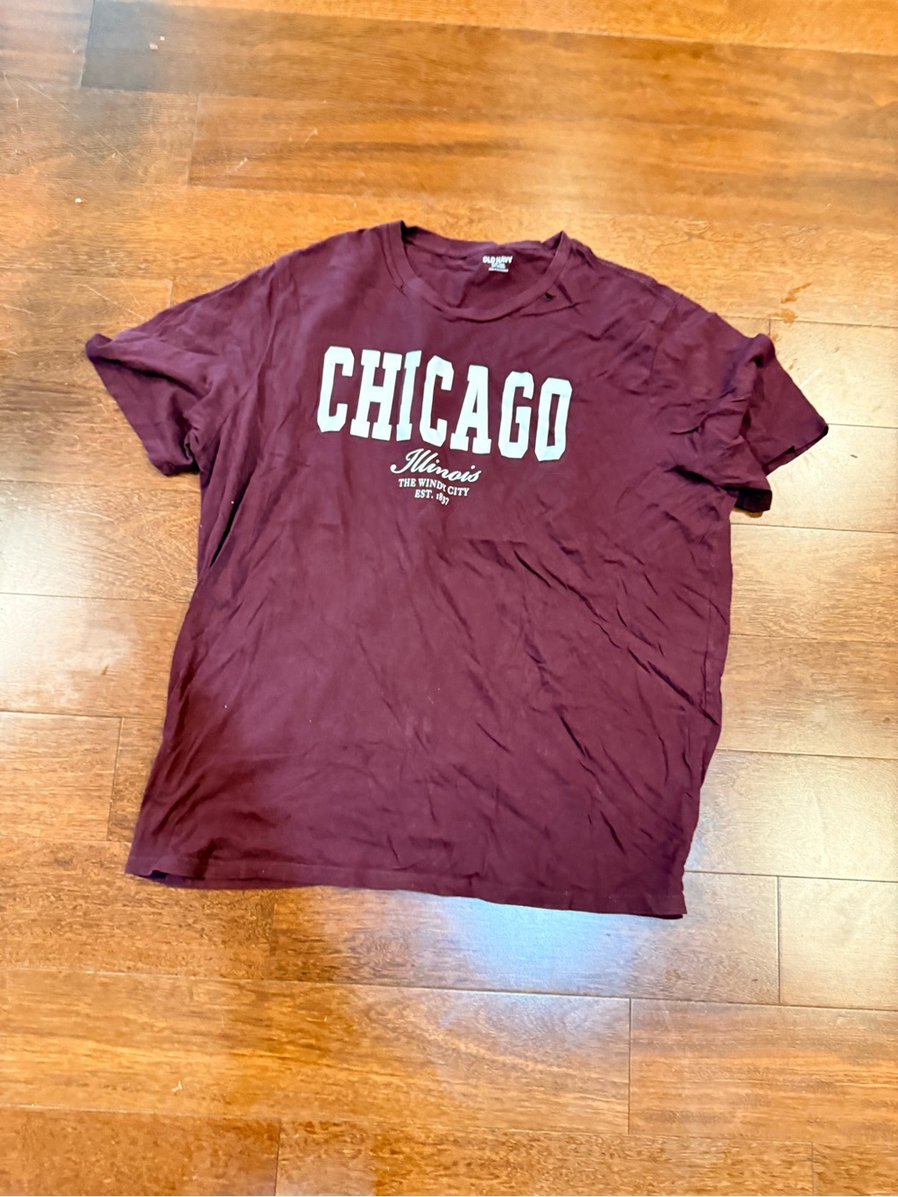 Old Navy Men's Chicago Graphic Tee - Maroon